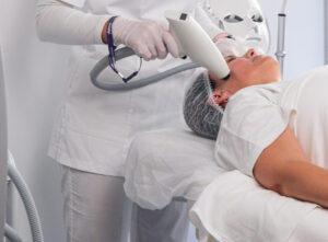 Radiofrecuencia Estética: Cómo Actúa En La Piel Y Cuándo Está Indicada 5 Radiofrecuencia Estética: Cómo Actúa En La Piel Y Cuándo Está Indicada 20 - Clínica +Cueto