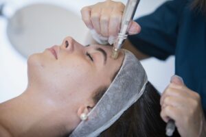 Microneedling: 7 Beneficios Para Mejorar La Calidad De La Piel 2 Microneedling: 7 Beneficios Para Mejorar La Calidad De La Piel 9 - Clínica +Cueto